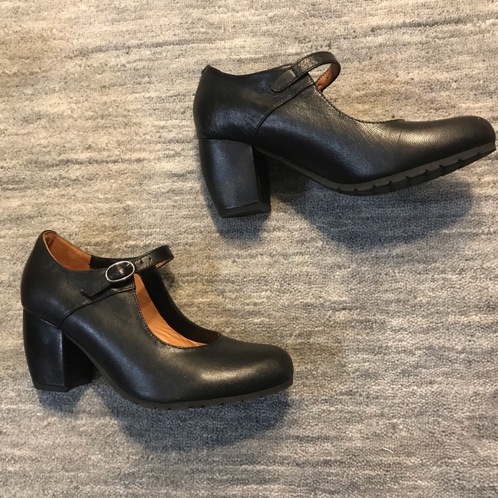 L’AmourDesPieds block heels dress shoes.